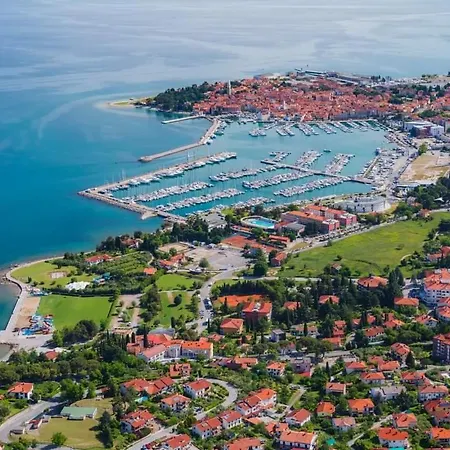 Lunaja 2 * Izola